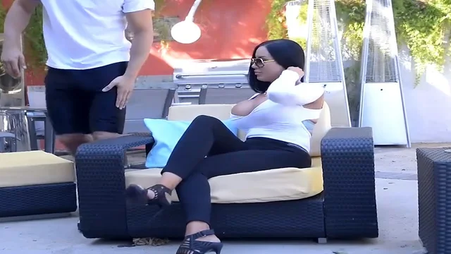 Большие сиськи в порно с пикапером