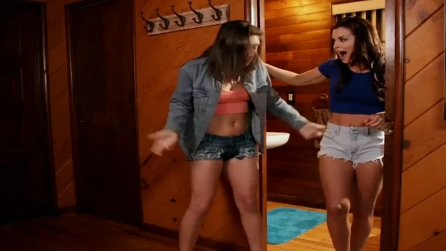 Писинг в исполнении лесбиянок смотреть в hd