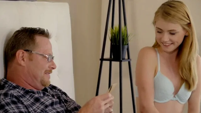 Семейное порно застала отчима с падчерицей